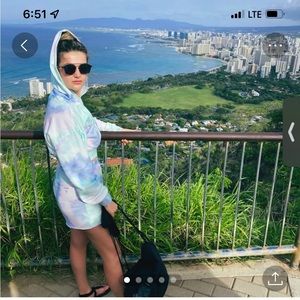 Guess 2 piece sweatshirt and shorts